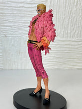 Cargar imagen en el visor de la galería, One Piece - Donquixote Doflamingo - DXF Figure - Cuchiwaii
