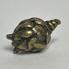 Cargar imagen en el visor de la galería, Pokémon - Burmy - Metal Figure - Bronze, Plant Cloak ver. - Cuchiwaii
