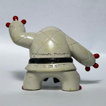 Cargar imagen en el visor de la galería, Pokémon BW - Throh - Trading Figure - Monster Collection - Cuchiwaii
