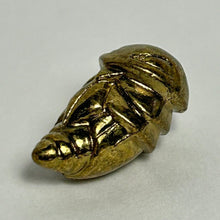 Cargar imagen en el visor de la galería, Pokémon - Cocoon / Kakuna - Metal Figure - Gold ver. - Cuchiwaii
