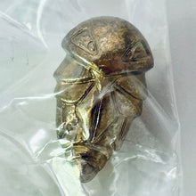 Cargar imagen en el visor de la galería, Pokémon - Cocoon / Kakuna - Metal Figure - Gold ver. - Cuchiwaii
