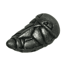 Cargar imagen en el visor de la galería, Pokémon - Cocoon / Kakuna - Metal Figure - Gunmetal ver. - Cuchiwaii
