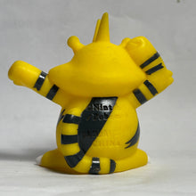 Load image into Gallery viewer, Pokémon - Eleboo / Electabuzz - Finger Puppet (DP) - Cuchiwaii
