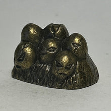 Cargar imagen en el visor de la galería, Pokémon - Exeggcute - Metal Figure - Copper ver. - Cuchiwaii
