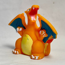 Cargar imagen en el visor de la galería, Pokémon - Lizardon / Charizard - Finger Puppet (BW) - Cuchiwaii
