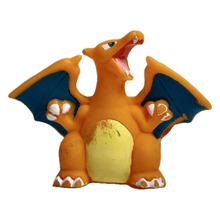 Cargar imagen en el visor de la galería, Pokémon - Lizardon / Charizard - Finger Puppet (BW) - Cuchiwaii
