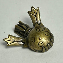 Cargar imagen en el visor de la galería, Pokémon - Muskippa / Carnivine - Metal Figure - Bronze ver. - Cuchiwaii

