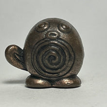 Cargar imagen en el visor de la galería, Pokémon - Nyoromo / Poliwag - Metal Figure - Bronze ver. - Cuchiwaii

