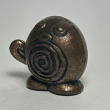 Cargar imagen en el visor de la galería, Pokémon - Nyoromo / Poliwag - Metal Figure - Bronze ver. - Cuchiwaii

