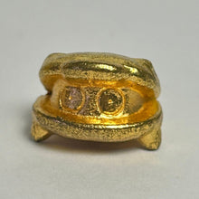 Cargar imagen en el visor de la galería, Pokémon - Shellder - Metal Figure - Gold ver. - Cuchiwaii
