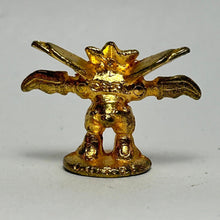 Cargar imagen en el visor de la galería, Pokémon - Strike / Scyther - Trading Metal Figure - Gold ver. - Cuchiwaii
