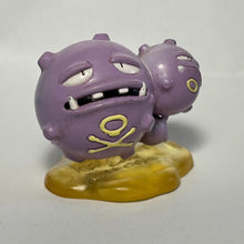 Load image into Gallery viewer, Pokémon - Weezing - Trading Figure - Monster Collection - Cuchiwaii
