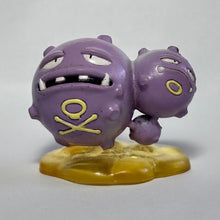 Load image into Gallery viewer, Pokémon - Weezing - Trading Figure - Monster Collection - Cuchiwaii
