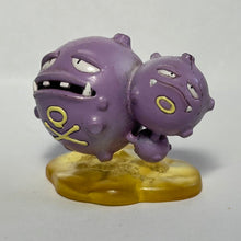 Load image into Gallery viewer, Pokémon - Weezing - Trading Figure - Monster Collection - Cuchiwaii
