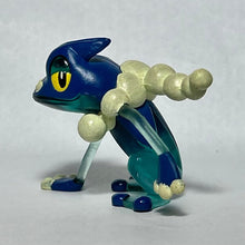 Load image into Gallery viewer, Pokémon XY - Frogadier - Trading Figure - Monster Collection - Cuchiwaii
