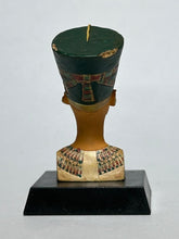 Cargar imagen en el visor de la galería, Queen Nefertiti Bust - Collect Club Ancient Civilizations Edition - Cuchiwaii
