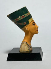 Cargar imagen en el visor de la galería, Queen Nefertiti Bust - Collect Club Ancient Civilizations Edition - Cuchiwaii
