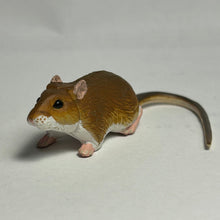 Load image into Gallery viewer, Red-eyed field mouse - Trading Figure - Miniature - 031C - Cuchiwaii
