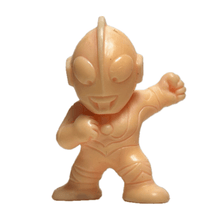 Load image into Gallery viewer, Return of Ultraman - Ultraman Jack - Eraser Figure - Keshigomu - Cuchiwaii

