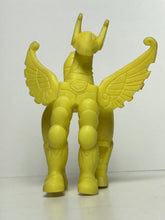 Cargar imagen en el visor de la galería, Saint Seiya - Pegasus Cloth - Keshi - Eraser Figure - Yellow - Cuchiwaii
