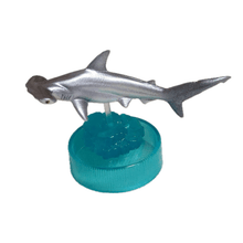 Cargar imagen en el visor de la galería, Scalloped hammerhead (Sphyrna lewini) - Trading Figure - Miniature - Bottle Cap - Cuchiwaii
