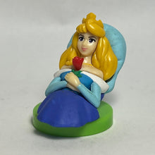 Load image into Gallery viewer, Sleeping Beauty - Princess Aurora - Trading Figure - Choco Egg - Me Ake (78) - Cuchiwaii
