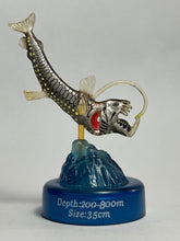 Cargar imagen en el visor de la galería, Sloane's viperfish - Mini Figure - Bottle Cap - Cuchiwaii
