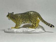 Cargar imagen en el visor de la galería, Snow leopard - Trading Figure - Feline Animals - Cuchiwaii
