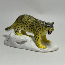 Cargar imagen en el visor de la galería, Snow leopard - Trading Figure - Feline Animals - Cuchiwaii
