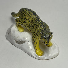 Cargar imagen en el visor de la galería, Snow leopard - Trading Figure - Feline Animals - Cuchiwaii

