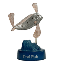 Load image into Gallery viewer, Tengaihata / Dealfish (Trachipterus trachypterus) - Mini Figure - Bottle Cap - Cuchiwaii

