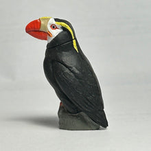 Cargar imagen en el visor de la galería, Tufted Puffin - Trading Figure - Miniature - 023C - Cuchiwaii

