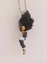 Cargar imagen en el visor de la galería, Dragon Ball Z Super MASKED SAIYAN BARDOCK UDM Burst Vol 17 Figure Keychain Mascot Key Holder Strap Gashapon
