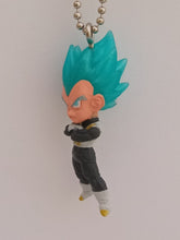 Cargar imagen en el visor de la galería, Dragon Ball Z Super VEGETA UDM Burst Figure Keychain Mascot Key Holder Strap Gashapon
