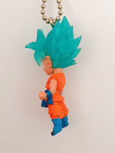 Cargar imagen en el visor de la galería, Dragon Ball Z Super SSGSS SON GOKU UDM Burst Figure Keychain Mascot Key Holder Strap Gashapon
