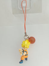 Load image into Gallery viewer, Dragon Ball Z SON GOKU SS2 DB Chata Strap Figure Keychain Mascot Key Holder 2006
