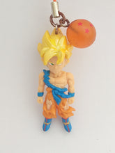 Cargar imagen en el visor de la galería, Dragon Ball Z SON GOKU SS DB Chara Strap Figure Keychain Mascot Key Holder 2006
