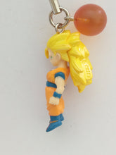 Cargar imagen en el visor de la galería, Dragon Ball Z SON GOKU SS3 DB Chara Strap Figure Keychain Mascot Key Holder 2006
