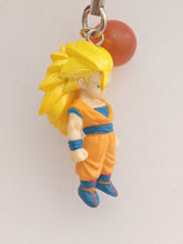 Cargar imagen en el visor de la galería, Dragon Ball Z SON GOKU SS3 DB Chara Strap Figure Keychain Mascot Key Holder 2006
