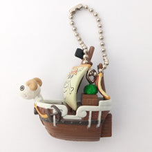 Cargar imagen en el visor de la galería, One Piece GOING MERRY Figure Keychain Key Holder Mascot Strap
