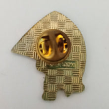 Cargar imagen en el visor de la galería, SUPER Street Fighter II SSFII RYU Pin Badge Capcom Very Rare Vintage
