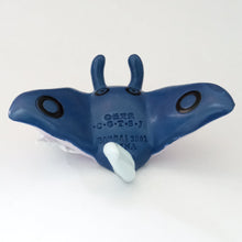 Load image into Gallery viewer, Pokémon Kids - MANTINE - #226 - Finger Puppet - Figure Mascot - 2001
