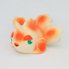 Cargar imagen en el visor de la galería, Pokémon Kids - GOLDEEN - #118 - Finger Puppet - Figure Mascot - 1997
