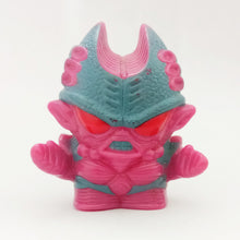 Cargar imagen en el visor de la galería, Ultraman - Lady Benzine Alien - Finger Puppet - Kaiju - Monster - SD Figure
