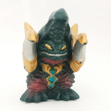 Load image into Gallery viewer, Ultraman - SUPER COBB - Finger Puppet - Kaiju - Monster - SD Figure
