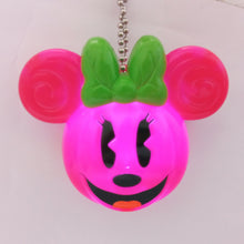 Cargar imagen en el visor de la galería, Disney Tokyo Resort - Minnie - Halloween Pumpkin Light Up Brooch Swing Ballchain (Disney)
