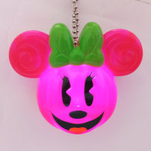 Cargar imagen en el visor de la galería, Disney Tokyo Resort - Minnie - Halloween Pumpkin Light Up Brooch Swing Ballchain (Disney)
