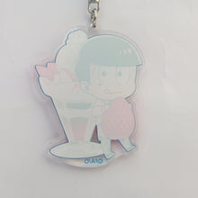 Load image into Gallery viewer, Osomatsu-san x Animate Cafe - Matsuno Todomatsu - Trading Acrylic Keychain 3rd Edition - Sweets ver.
