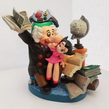 Load image into Gallery viewer, Tetsuwan Atom - Ochanomizu-hakase - Uran - Astro Boy - Vignette - Diorama Figure (Kaiyodo-Takara)
