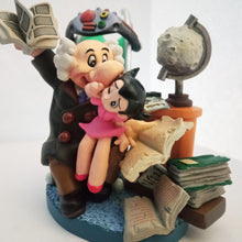 Load image into Gallery viewer, Tetsuwan Atom - Ochanomizu-hakase - Uran - Astro Boy - Vignette - Diorama Figure (Kaiyodo-Takara)
